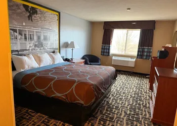 Super 8 by Wyndham Cozad hotel thumbnail 4