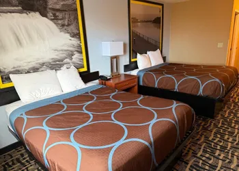Super 8 by Wyndham Cozad hotel thumbnail 7
