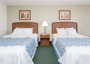 Days Inn by Wyndham Sidney NE hotel thumbnail 3