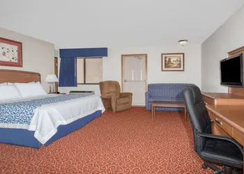 Days Inn by Wyndham Sidney NE hotel thumbnail 4