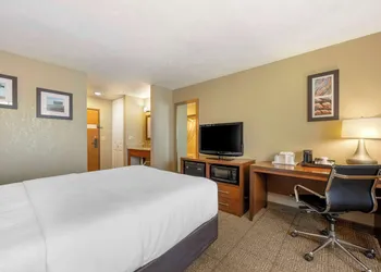 Comfort Inn Lexington hotel thumbnail 8