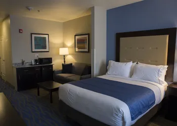 Holiday Inn Express & Suites Edwardsville by IHG hotel thumbnail 3