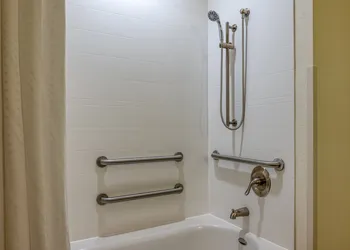 Holiday Inn Express & Suites Edwardsville by IHG hotel thumbnail 6