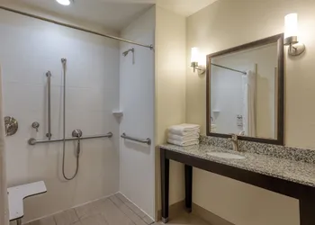 Holiday Inn Express & Suites Edwardsville by IHG hotel thumbnail 8