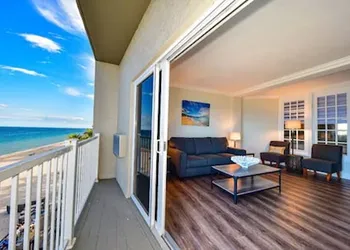 Sun Tower Hotel & Suites on the Beach hotel thumbnail 3