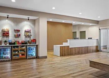 Ramada by Wyndham Drumheller Hotel & Suites hotel thumbnail 2