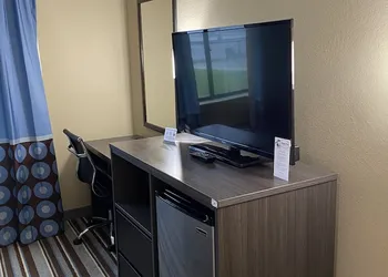 Super 8 by Wyndham Independence KS hotel thumbnail 5
