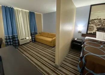 Super 8 by Wyndham Independence KS hotel thumbnail 7