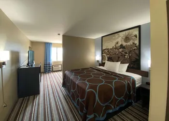 Super 8 by Wyndham Independence KS hotel thumbnail 8