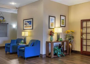 Comfort Inn & Suites Pittsburg KS hotel thumbnail 3