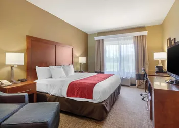 Comfort Inn & Suites Pittsburg KS hotel thumbnail 7
