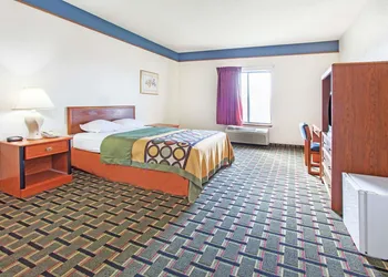 Super 8 by Wyndham Atchison hotel thumbnail 4