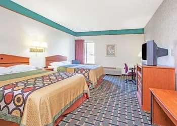 Super 8 by Wyndham Atchison hotel thumbnail 5