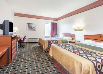 Super 8 by Wyndham Atchison hotel thumbnail 6