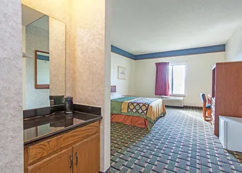 Super 8 by Wyndham Atchison hotel thumbnail 7