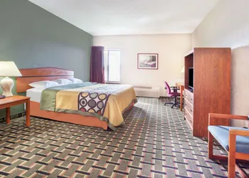 Super 8 by Wyndham Atchison hotel thumbnail 8