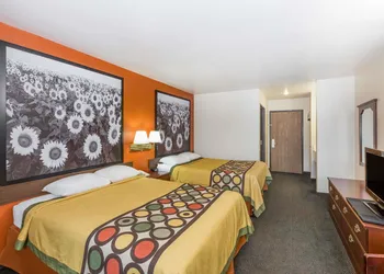 Super 8 by Wyndham Holton hotel thumbnail 6