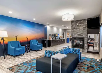 Comfort Inn & Suites Emporia hotel thumbnail 3