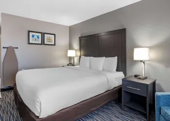 Comfort Inn & Suites Emporia hotel thumbnail 6