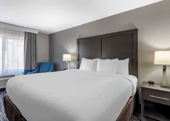 Comfort Inn & Suites Emporia hotel thumbnail 8