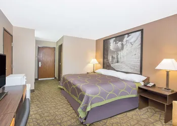 Super 8 by Wyndham Belleville hotel thumbnail 4