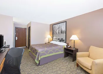 Super 8 by Wyndham Belleville hotel thumbnail 5