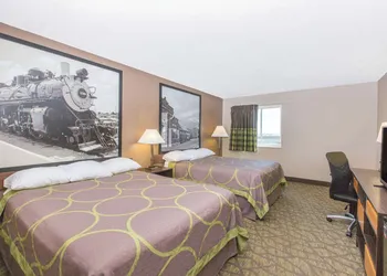 Super 8 by Wyndham Belleville hotel thumbnail 8