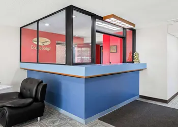 Econo Lodge Emporia hotel thumbnail 2