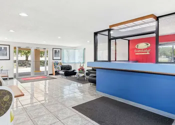 Econo Lodge Emporia hotel thumbnail 6