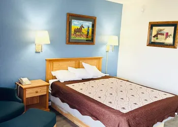 Super 8 by Wyndham Fort Scott hotel thumbnail 7