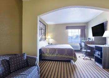 Super 8 by Wyndham Nixa/Springfield Area hotel thumbnail 7
