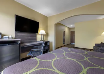 Super 8 by Wyndham Nixa/Springfield Area hotel thumbnail 5