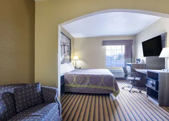 Super 8 by Wyndham Nixa/Springfield Area hotel thumbnail 7