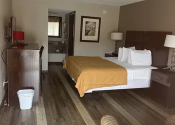 Royal Inn & Suites hotel thumbnail 5