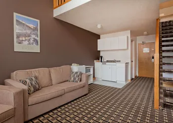 Super 8 by Wyndham Valemount hotel thumbnail 6