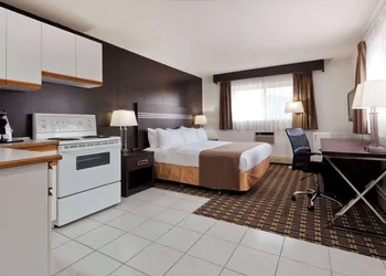 Super 8 by Wyndham Valemount hotel thumbnail 8