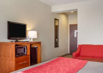 Comfort Inn Bolivar hotel thumbnail 5