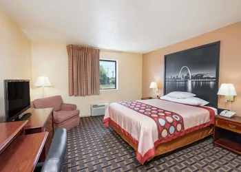 Super 8 by Wyndham Lebanon hotel thumbnail 4