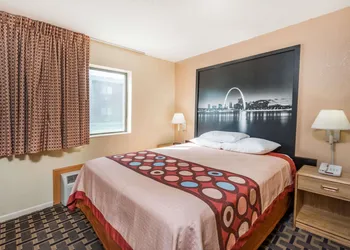 Super 8 by Wyndham Lebanon hotel thumbnail 5