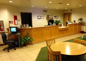 Super 8 by Wyndham Ava hotel thumbnail 4