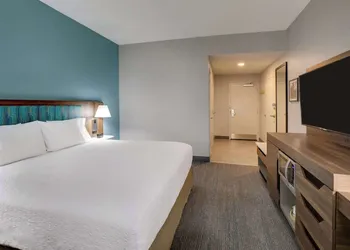 Hampton Inn Lebanon hotel thumbnail 6