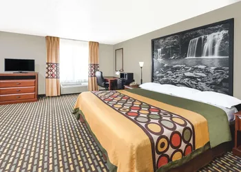 Super 8 by Wyndham Bolivar hotel thumbnail 3