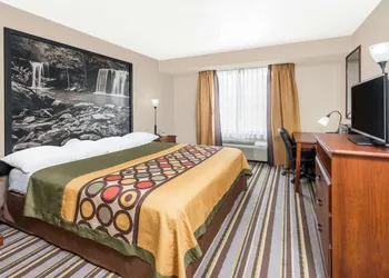 Super 8 by Wyndham Bolivar hotel thumbnail 7