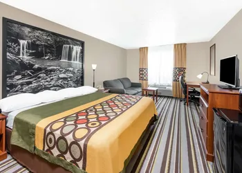 Super 8 by Wyndham Bolivar hotel thumbnail 8