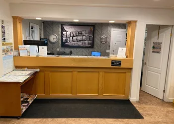 Super 8 by Wyndham 100 Mile House hotel thumbnail 3