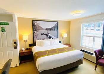 Super 8 by Wyndham 100 Mile House hotel thumbnail 6