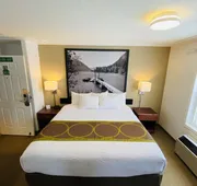 Super 8 by Wyndham 100 Mile House hotel detail image 7