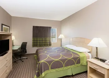 Super 8 by Wyndham Carroll/East hotel thumbnail 3