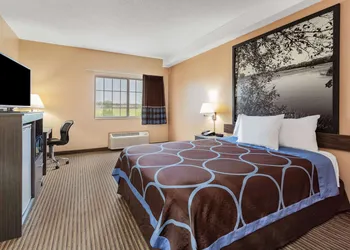 Super 8 by Wyndham Fort Dodge IA hotel thumbnail 6