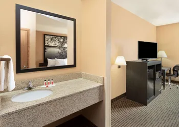 Super 8 by Wyndham Fort Dodge IA hotel thumbnail 7